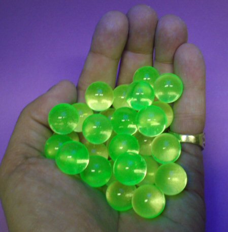 handfull-marbles-uv-light.jpg handfull-marbles-uv-light.jpg