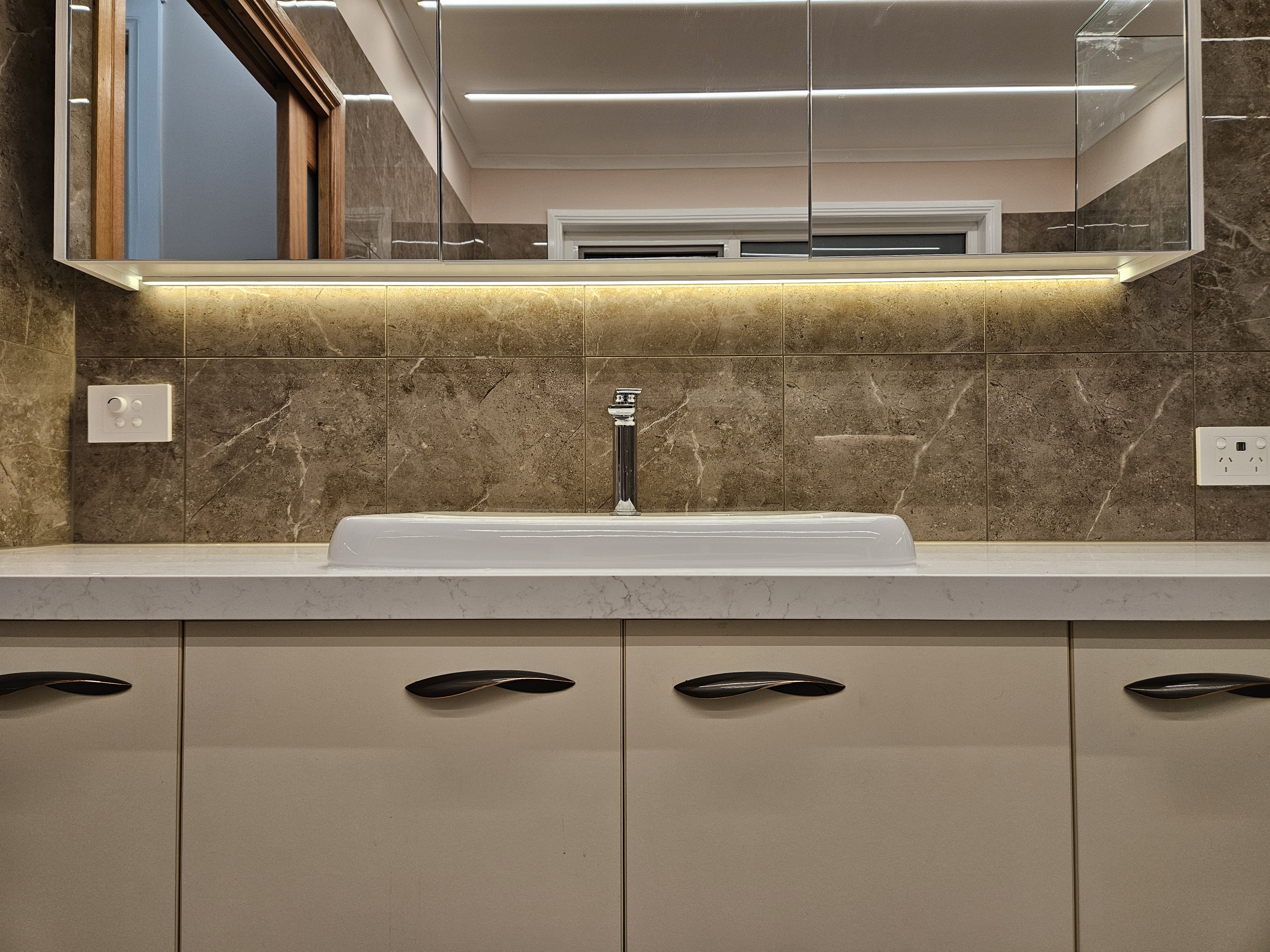 Under mirror LED strip