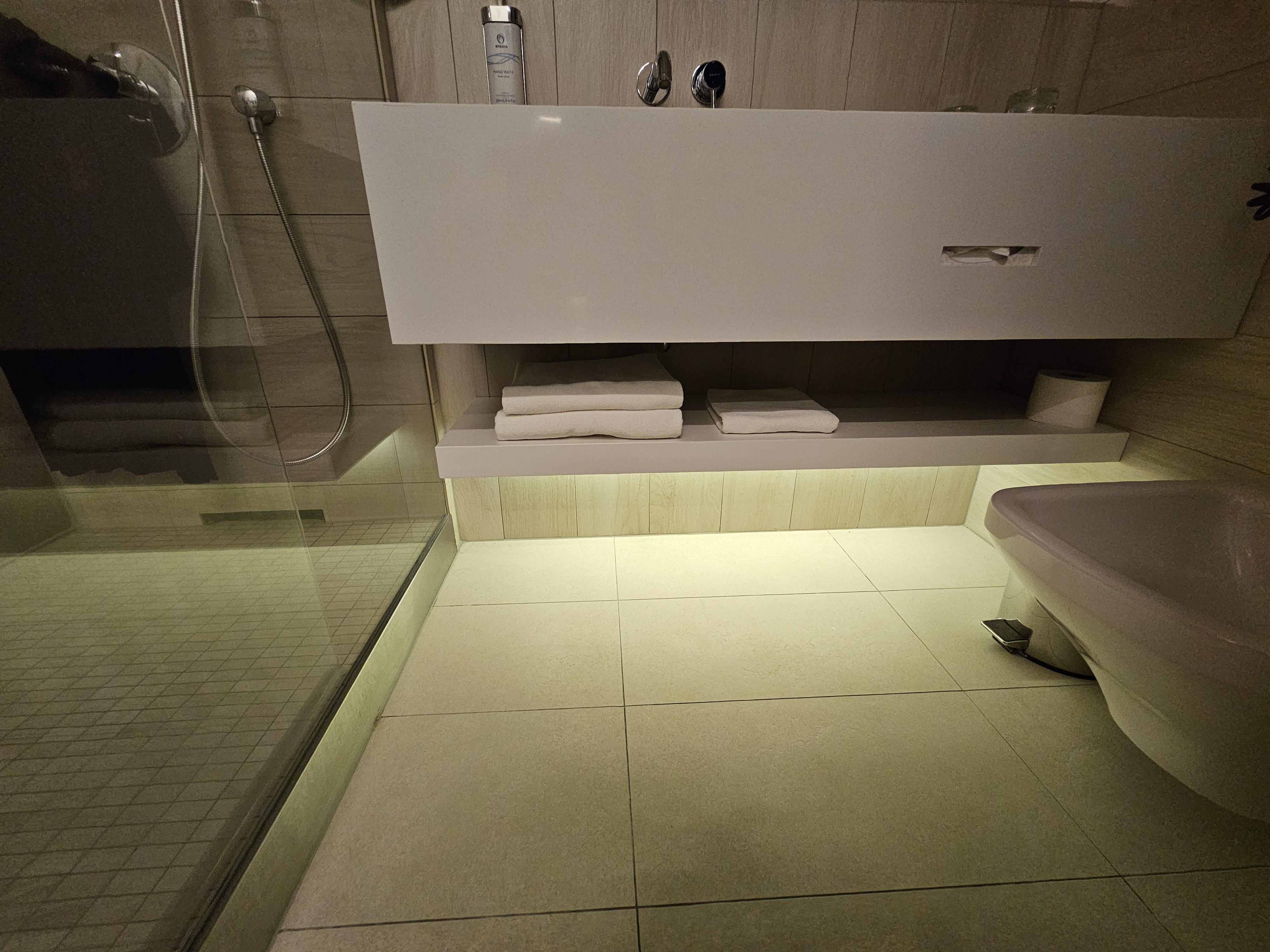 Floating vanity effect